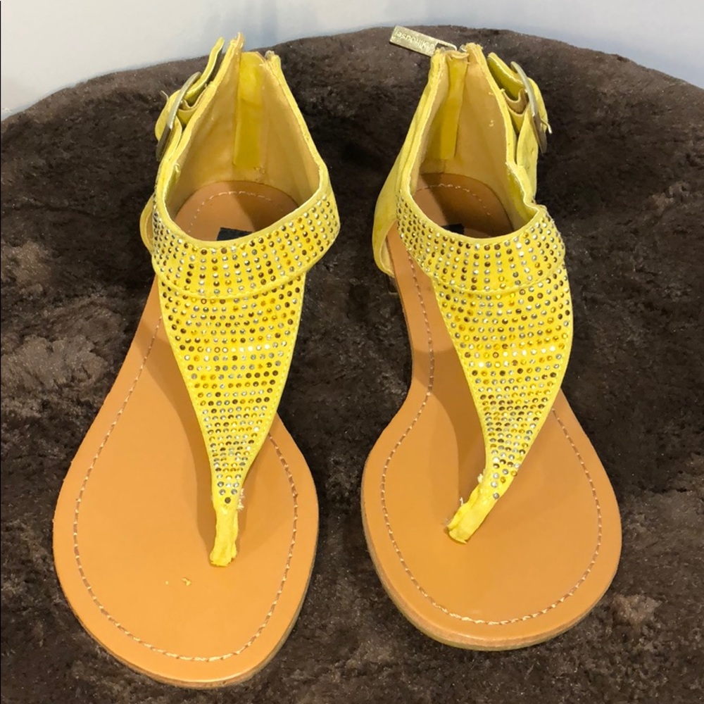 BNWOTDollhouse Yellow Sequin Sandals Size (5.5 US)